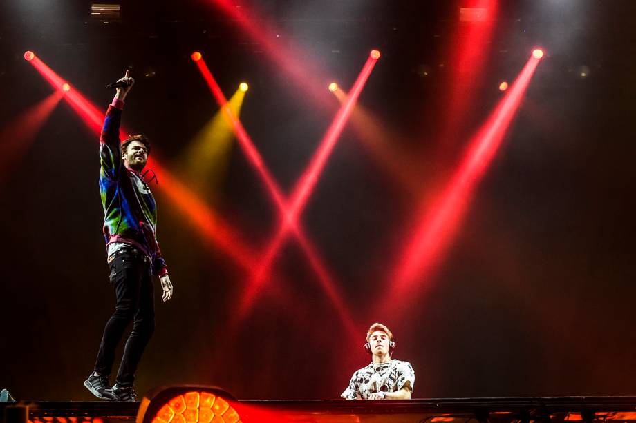 O duo americano Chainsmokers se apresenta no primeiro dia do Lollapalooza 2017