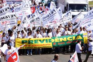 Manifestação de funcionários públicos federais contra a reforma na Previdência - (2003)