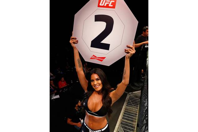 A ring girl do UFC, Camila Oliveira durante a edição 106 do UFC Fight Night, no CFO – Centro de Formação Olímpica, em Fortaleza - 11/03/2017 A ring girl do UFC, Camila Oliveira durante a edição 106 do UFC Fight Night, no CFO – Centro de Formação Olímpica, em Fortaleza - 11/03/2017