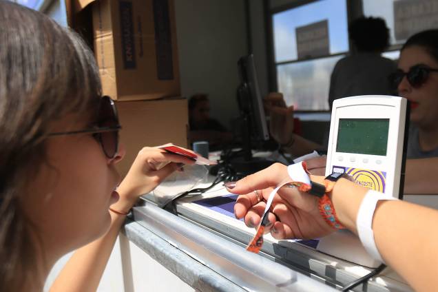 Público recarrega cashless no segundo dia do Lollapalooza, no autódromo de Interlagos Público recarrega cashless no segundo dia do Lollapalooza, no autódromo de Interlagos
