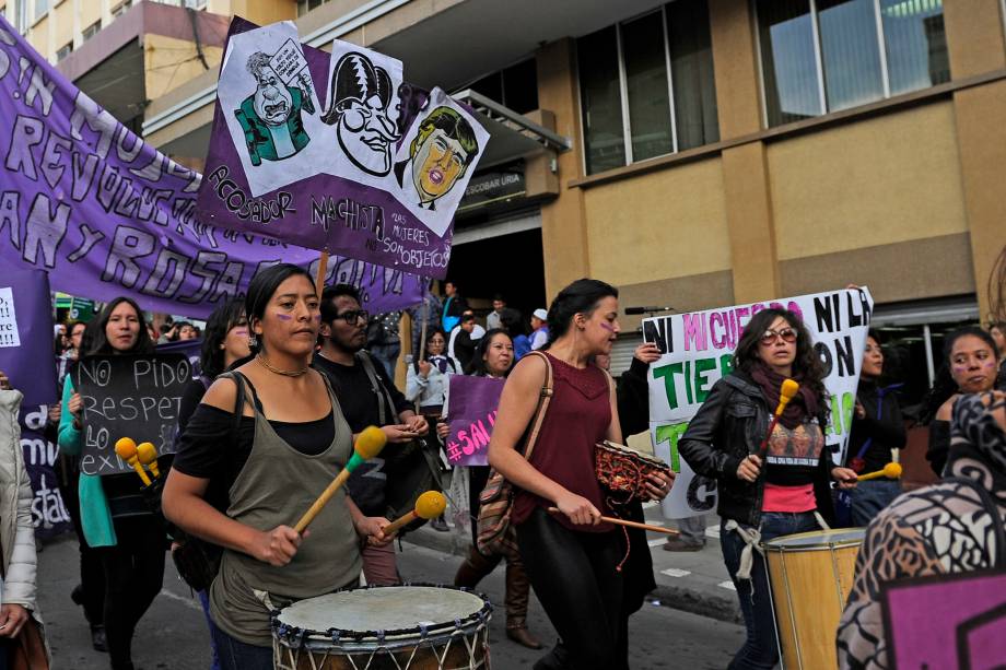 Mulheres marcham durante a manifestação do Dia Internacional da Mulher em La Paz, na Bolívia - 08/03/2017 Mulheres marcham durante a manifestação do Dia Internacional da Mulher em La Paz, na Bolívia - 08/03/2017