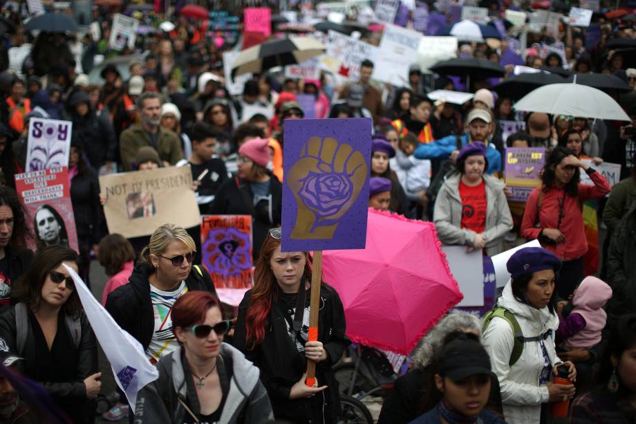 Mulheres participam de marcha em homenagem ao Dia Internacional da Mulher em Los Angeles, na Califórnia - 08/03/2017 Mulheres participam de marcha em homenagem ao Dia Internacional da Mulher em Los Angeles, na Califórnia - 08/03/2017