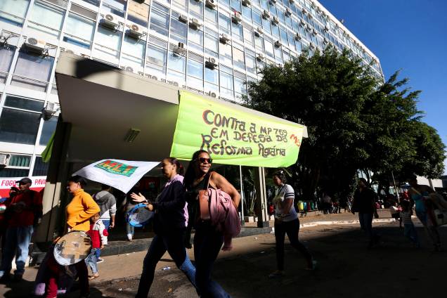 Movimentos sociais e de trabalhadores ocupam o Ministério da Fazenda, em Brasília, contra às reformas na Previdência propostas pelo governo Michel Temer - 15/03/2017 Movimentos sociais e de trabalhadores ocupam o Ministério da Fazenda, em Brasília, contra às reformas na Previdência propostas pelo governo Michel Temer - 15/03/2017