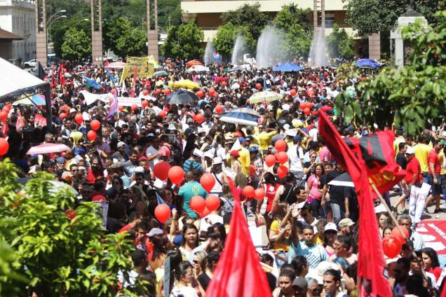Manifestantes em Belo Horizonte, Minas Gerais, se concentram na Praça da Estação para protestar contra às reformas trabalhista e da previdência propostas pelo governo Michel Temer - 15/03/2017 Manifestantes em Belo Horizonte, Minas Gerais, se concentram na Praça da Estação para protestar contra às reformas trabalhista e da previdência propostas pelo governo Michel Temer - 15/03/2017