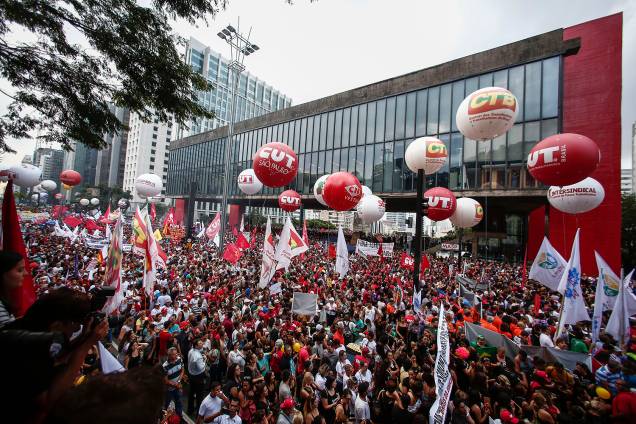 Manifestantes ocupam a avenida Paulista durante protesto contra as reformas trabalhista e da Previdência propostas pelo governo Michel Temer - 15/03/2017 Manifestantes ocupam a avenida Paulista durante protesto contra as reformas trabalhista e da Previdência propostas pelo governo Michel Temer - 15/03/2017