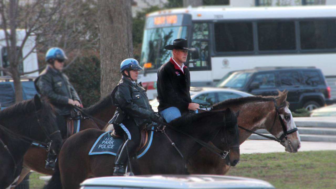 Secretário do Interior dos EUA Ryan Zinke a cavalo