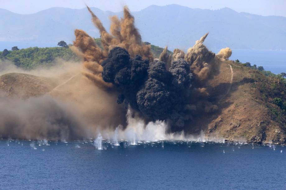 Exercício militar realizado pela Coreia do Norte para marcar o 85º aniversário do seu Exército