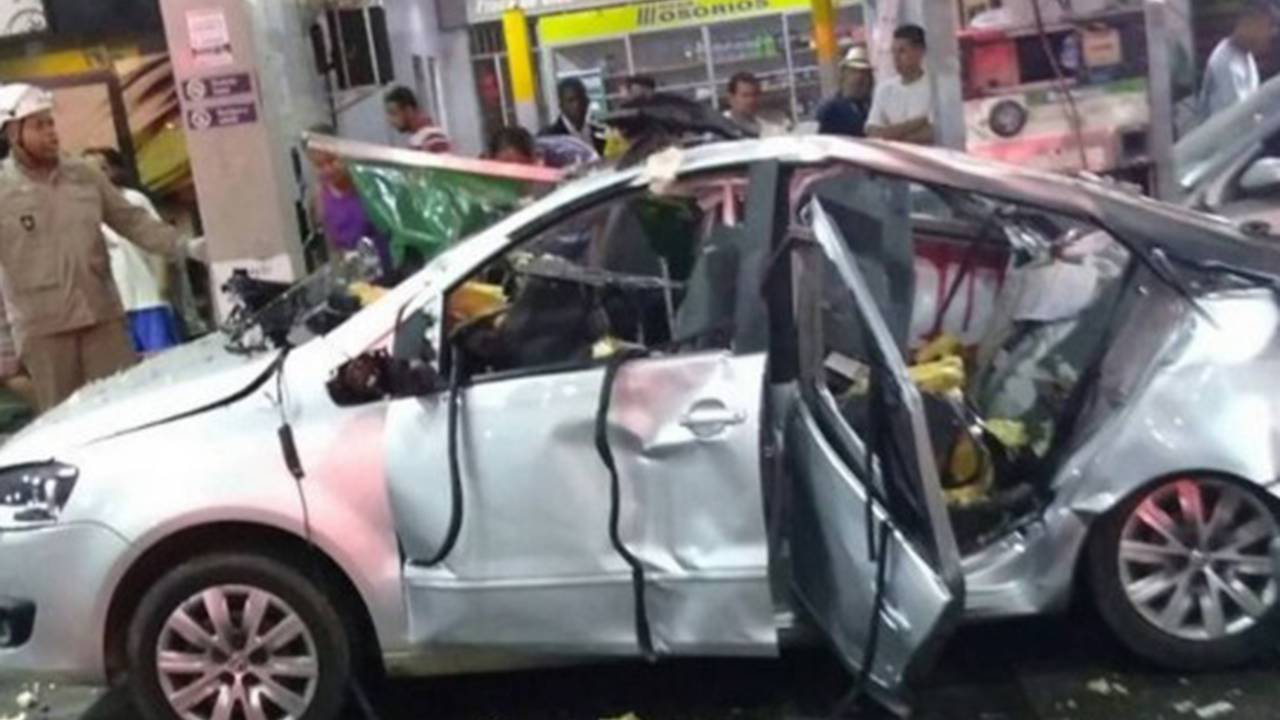 Explosão em posto de gasolina
