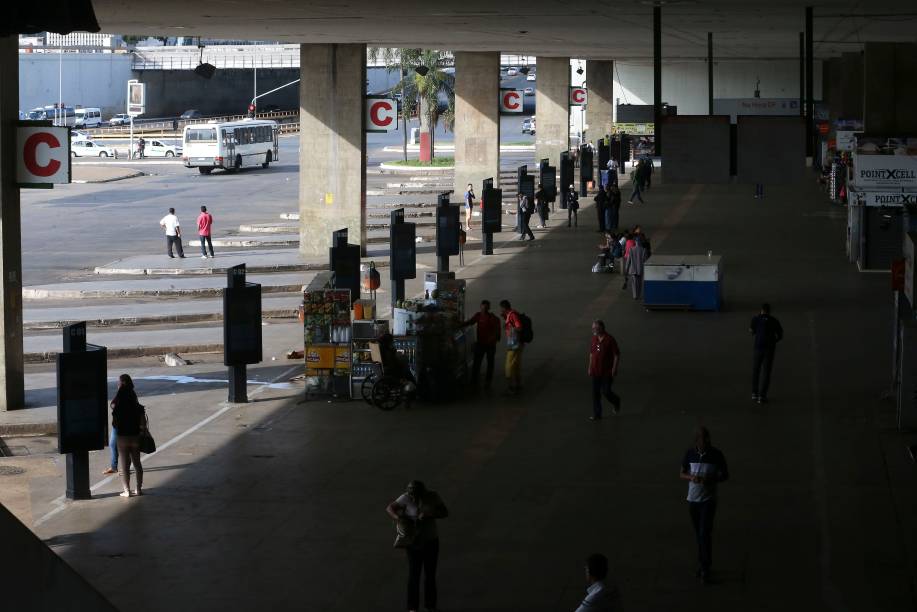 A rodoviária do plano piloto amanheceu sem ônibus por causa dos atos convocados pelas centrais sindicais e pelas redes sociais