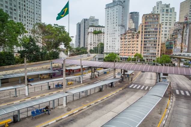 Terminal Bandeira amanhece vazio durante greve geral convocada por sindicatos e movimentos sociais no centro de São Paulo - 28/04/2017 Terminal Bandeira amanhece vazio durante greve geral convocada por sindicatos e movimentos sociais no centro de São Paulo - 28/04/2017