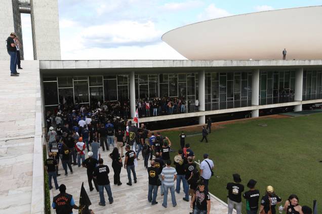 Manifestantes contrários à reforma da Previdência tentam invadir o prédio do Congresso Nacional, em Brasília - 18/04/2017 Manifestantes contrários à reforma da Previdência tentam invadir o prédio do Congresso Nacional, em Brasília - 18/04/2017