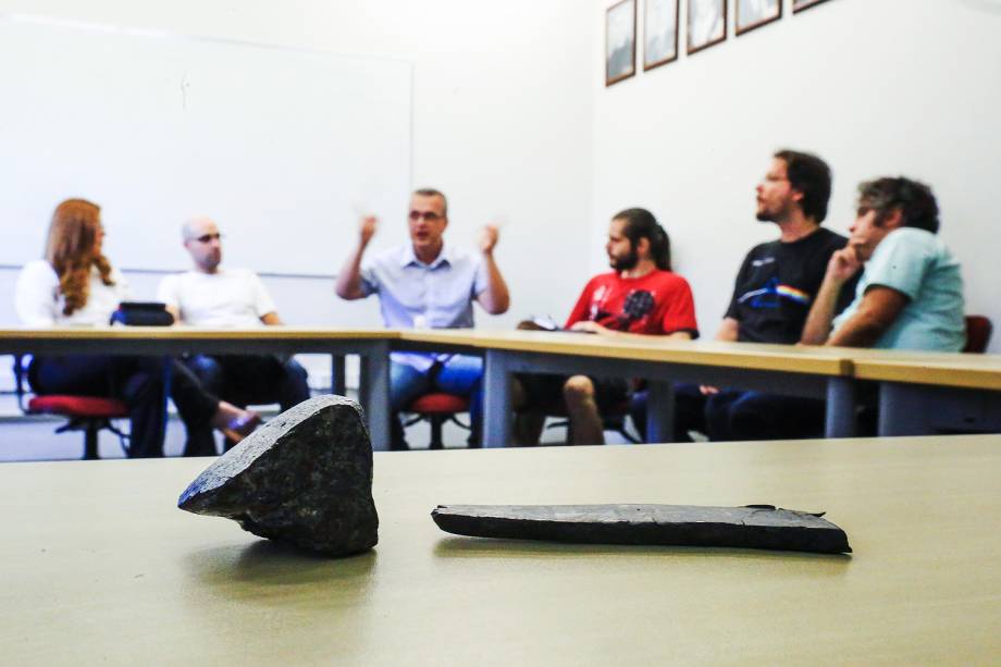 Caçadores de meteoros durante seminário na USP