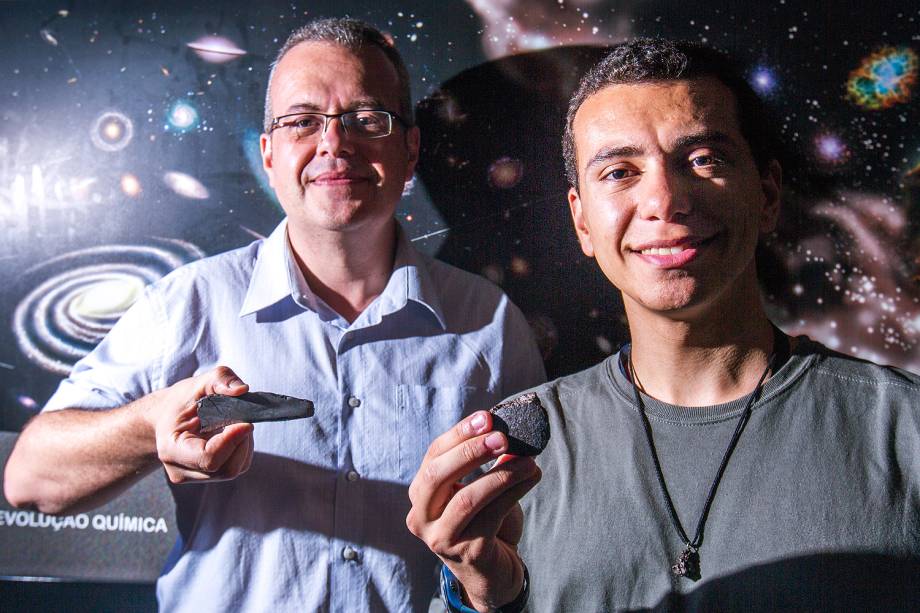 Caçadores de meteoros durante seminário na USP