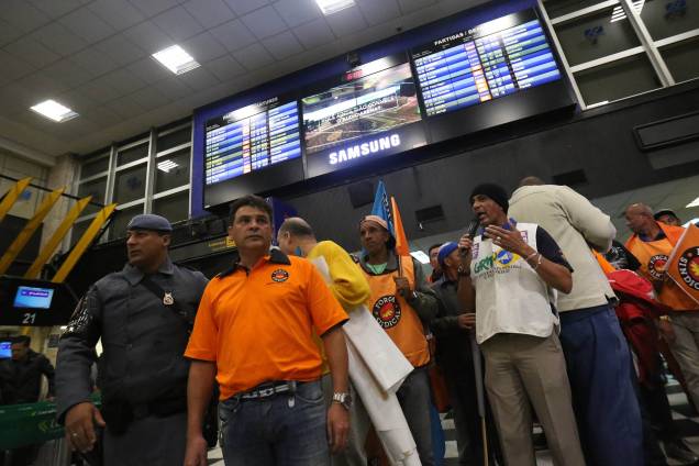 Manifestantes ligados a Força Sindical fazem ato no Aeroporto de Congonhas em São Paulo - 28/04/2017 Manifestantes ligados a Força Sindical fazem ato no Aeroporto de Congonhas em São Paulo - 28/04/2017