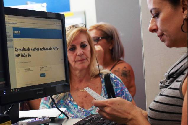 Movimentação nas agências da Caixa Econômica Federal em São Paulo durante mais um dia de saques das contas inativas do FGTS - 10/04/2017 Movimentação nas agências da Caixa Econômica Federal em São Paulo durante mais um dia de saques das contas inativas do FGTS - 10/04/2017