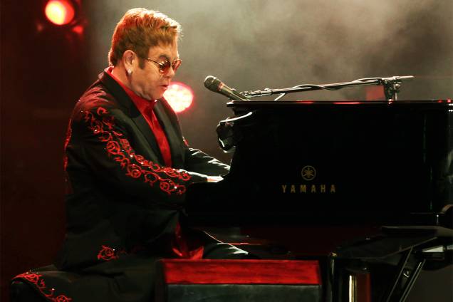 O cantor Elton John dá início à sua turnê brasileira no palco da Pedreira Paulo Leminski, em Curitiba - 31/03/2017 O cantor Elton John dá início à sua turnê brasileira no palco da Pedreira Paulo Leminski, em Curitiba - 31/03/2017