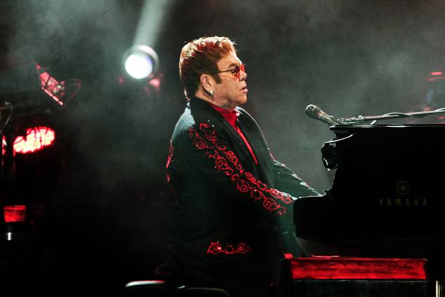 O cantor Elton John dá início à sua turnê brasileira no palco da Pedreira Paulo Leminski, em Curitiba - 31/03/2017 O cantor Elton John dá início à sua turnê brasileira no palco da Pedreira Paulo Leminski, em Curitiba - 31/03/2017