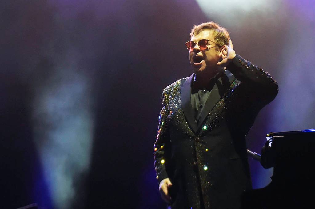 O motivo político para Elton John explicar fracasso de público em musical