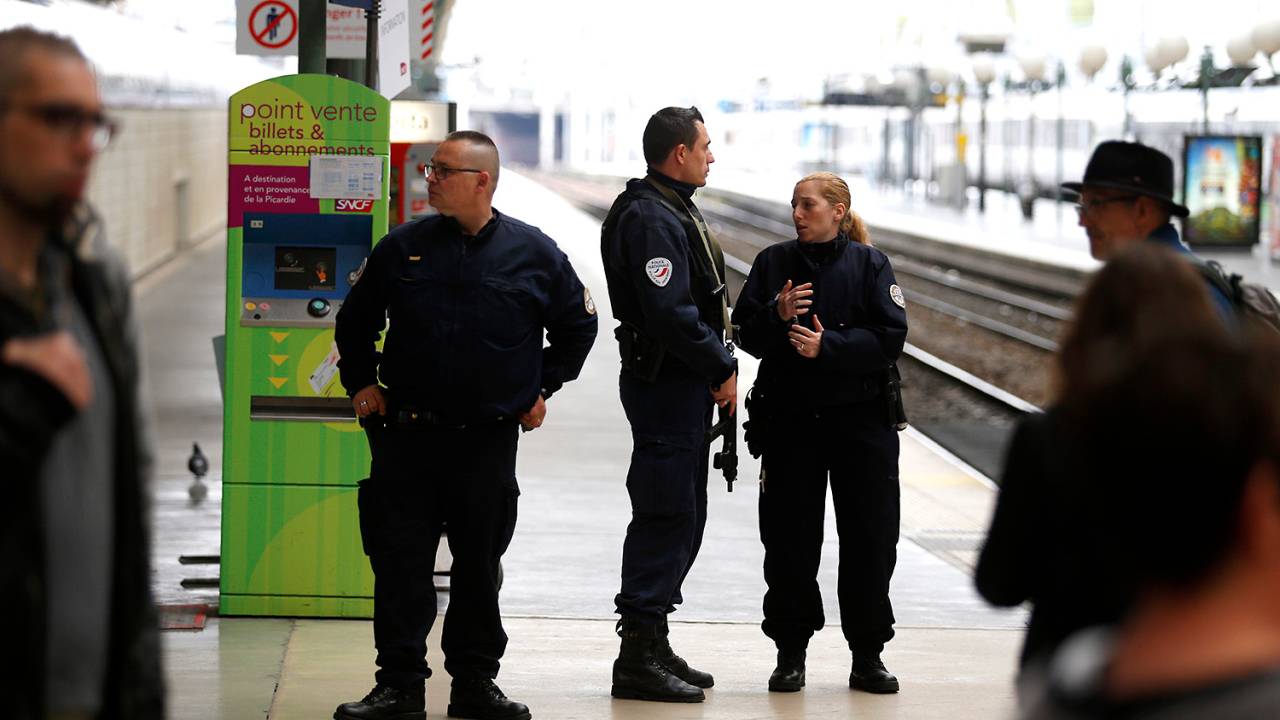 Estação Gare du Nord em Paris, França - 22/04/2017
