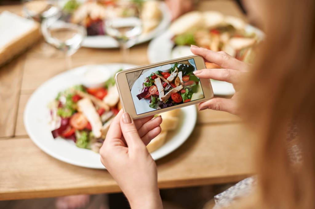 Brasileiro se alimenta melhor, mas prioriza preço baixo