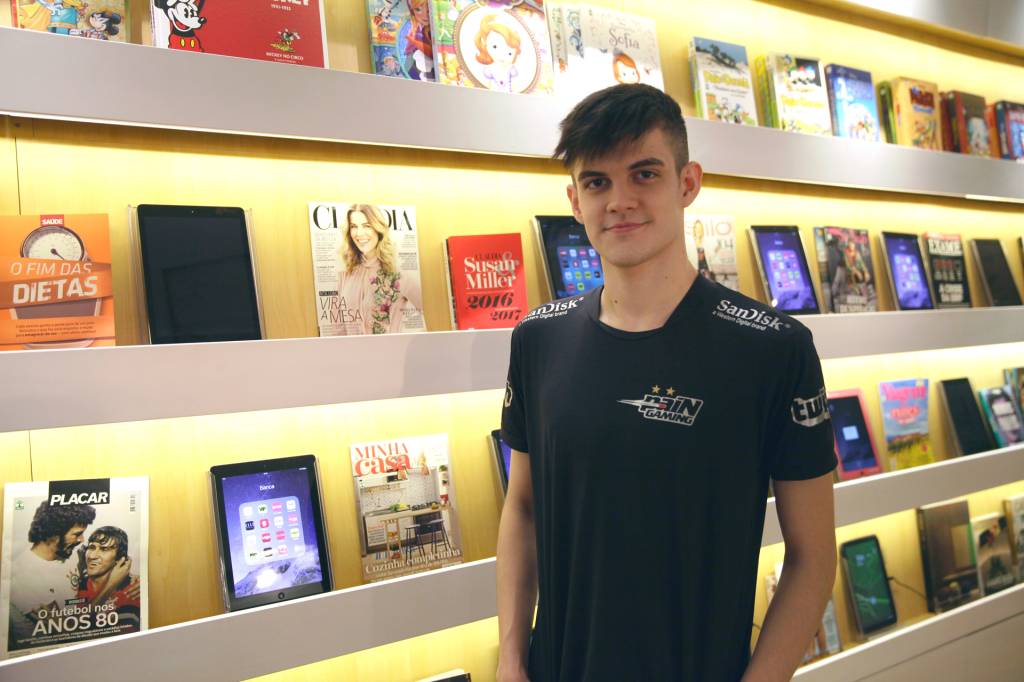 Kami trabalha duro – e se diverte nos torneios de LoL