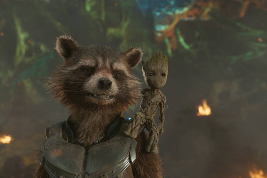 Rocket - dublado por Bradley Cooper - e Baby Groot - dublado por Vin Diesel, em cenas do filme Guardiões da Galáxia 2