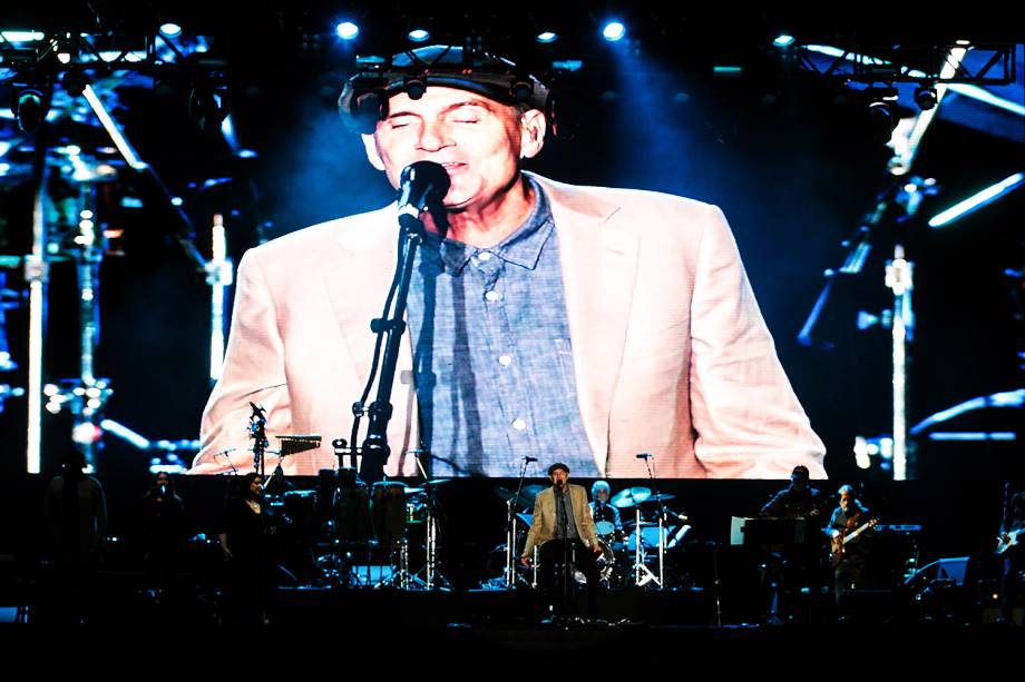 James Taylor foi o primeiro a subir no palco da Pedreira e reviver seus clássicos - 31/03/2017