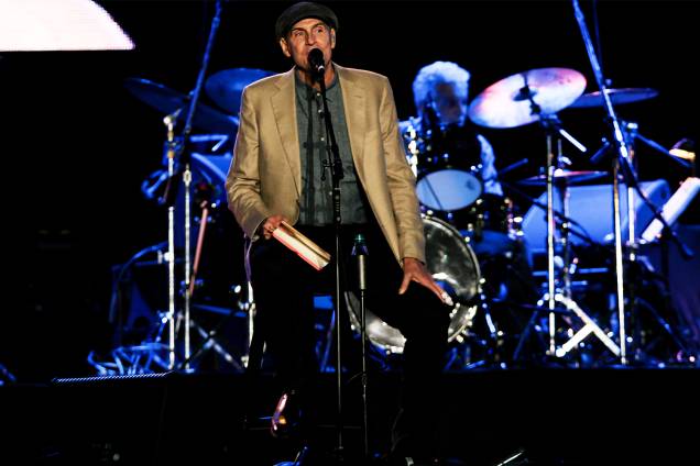 James Taylor no palco da Pedreira em Curitiba na noite de sexta-feira (31 James Taylor no palco da Pedreira em Curitiba na noite de sexta-feira (31