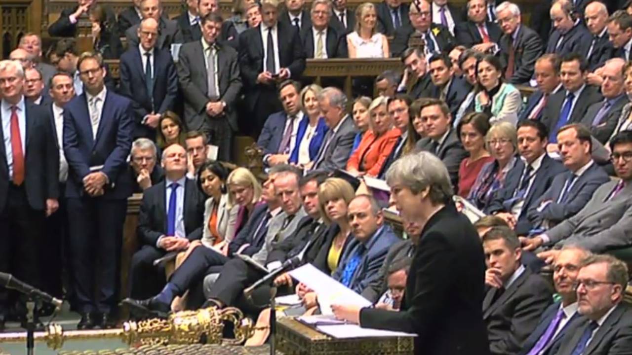 Theresa May discursa no Parlamento