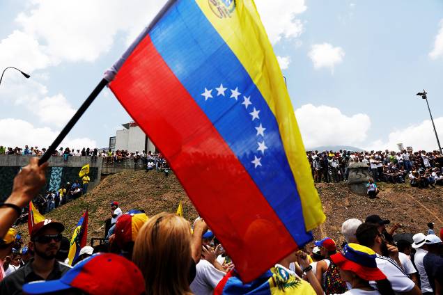 Manifestantes durante protesto contra o governo de Nicolás Maduro em Caracas, Venezuela - 06/04/2017 Manifestantes durante protesto contra o governo de Nicolás Maduro em Caracas, Venezuela - 06/04/2017