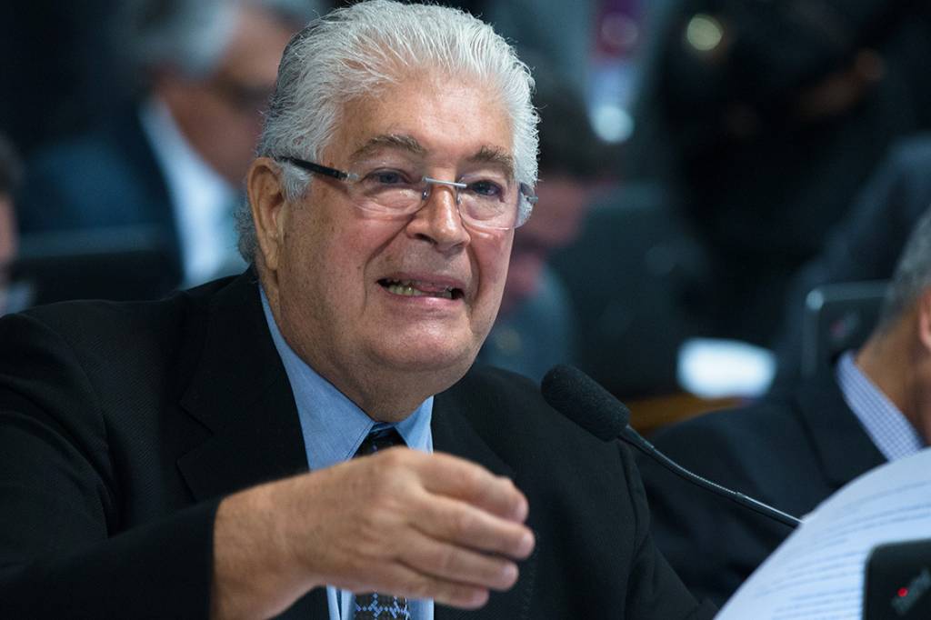 Requião vai ao STF para retomar aposentadoria como governador do PR