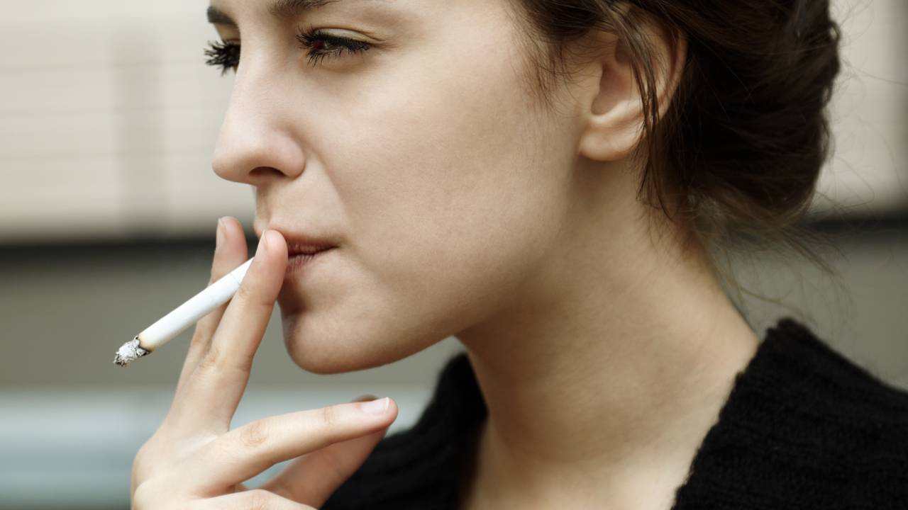 Mulher fumando
