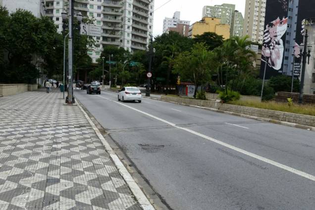 Viaduto Nove de Julho sem nenhum congestionamento durante a manhã de paralisação no centro de São Paulo - 28/04/2017 Viaduto Nove de Julho sem nenhum congestionamento durante a manhã de paralisação no centro de São Paulo - 28/04/2017