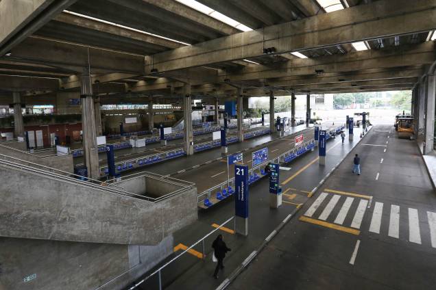 Terminal de ônibus do Jabaquara na zona sul de São Paulo, fica vazio durante paralisação de motoristas e cobradores que aderiram à greve geral em protestos contra as reformas do governo Michel Temer - 28/04/2017 Terminal de ônibus do Jabaquara na zona sul de São Paulo, fica vazio durante paralisação de motoristas e cobradores que aderiram à greve geral em protestos contra as reformas do governo Michel Temer - 28/04/2017