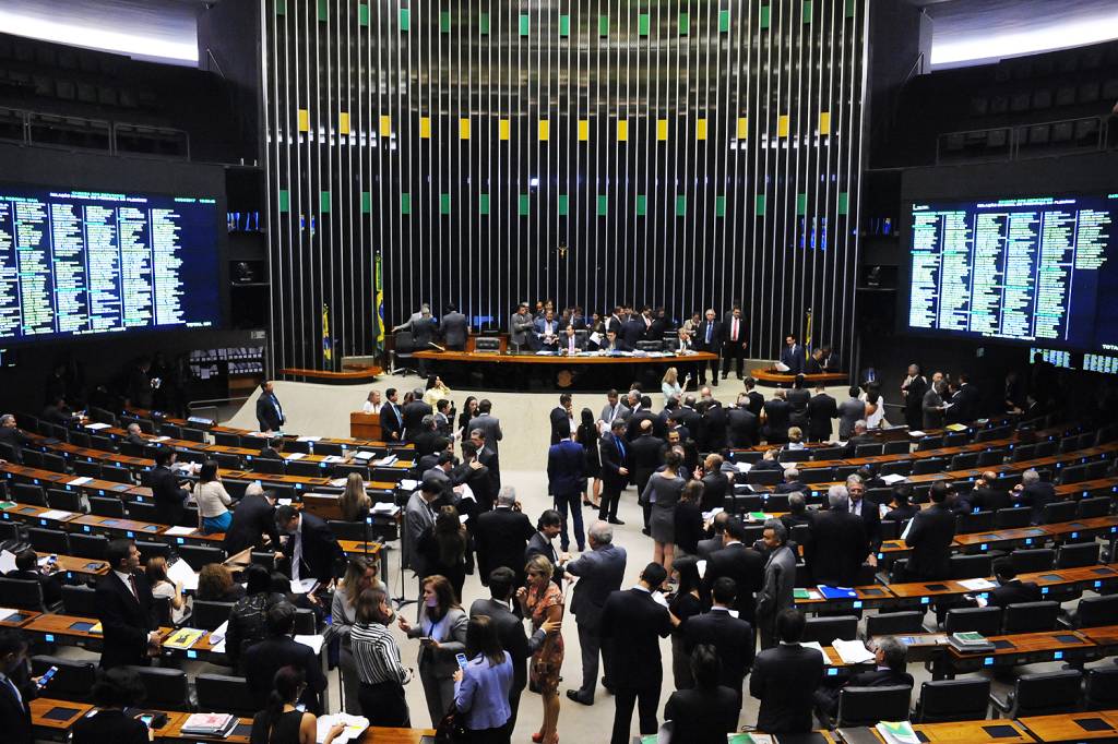 Reforma Trabalhista passa por votação na Câmara dos Deputados - AO VIVO