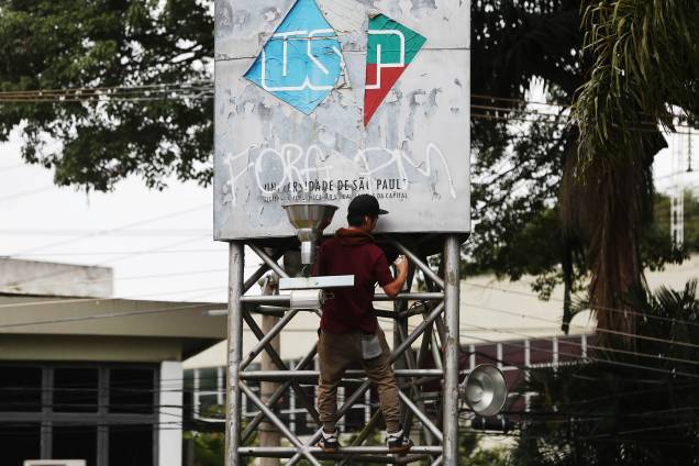 Estudantes fazem ato na Cidade Universitária (USP) durante dia de manifestações contrárias às reformas propostas pelo governo Michel Temer - 28/04/2017 Estudantes fazem ato na Cidade Universitária (USP) durante dia de manifestações contrárias às reformas propostas pelo governo Michel Temer - 28/04/2017