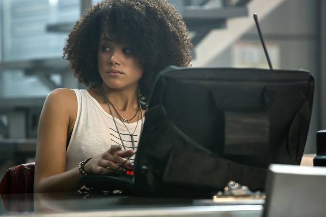 Ramsey (Nathalie Emmanuel) em cenas de Velozes e Furiosos 8 Ramsey (Nathalie Emmanuel) em cenas de Velozes e Furiosos 8