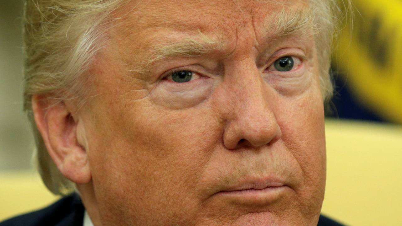 O presidente dos EUA, Donald Trump fala a repórteres na Casa Branca