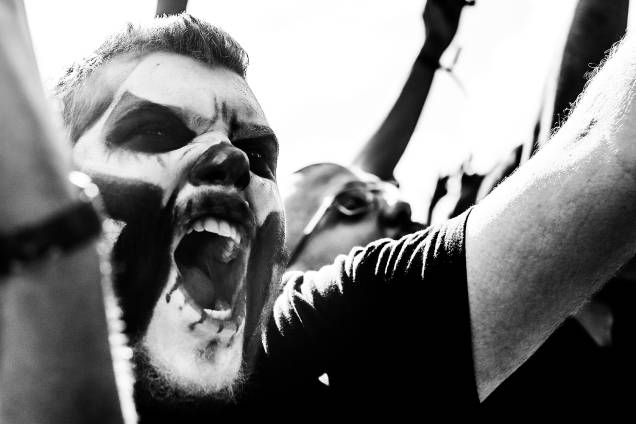 Fã durante a segunda edição do Maximus Festival São Paulo, no autódromo de Interlagos, zona sul da cidade e reúne as principais bandas nacionais e internacionais do cenário do rock mundial. Esta edição traz como atração principal a banda americana Linkin Park - 13/05/2017 Fã durante a segunda edição do Maximus Festival São Paulo, no autódromo de Interlagos, zona sul da cidade e reúne as principais bandas nacionais e internacionais do cenário do rock mundial. Esta edição traz como atração principal a banda americana Linkin Park - 13/05/2017