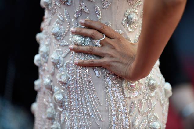 Atriz Mallika Sherawat, no tapete vermelho do Festival Cannes de cinema, na França - 17/05/2017 Atriz Mallika Sherawat, no tapete vermelho do Festival Cannes de cinema, na França - 17/05/2017