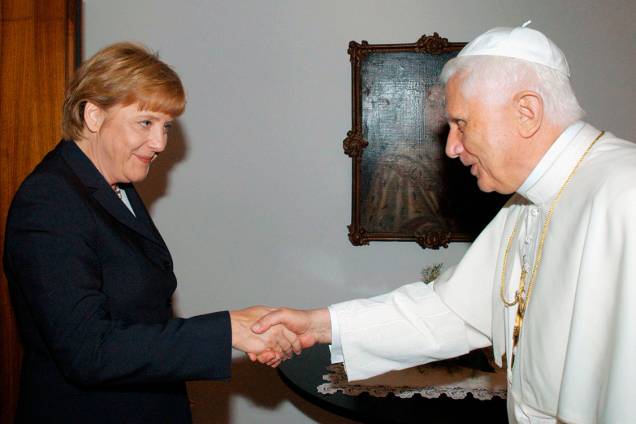 A chanceler alemã, Angela Merkel, durante encontro com o Papa Bento XVI, na Alemanha - 20/08/2005 A chanceler alemã, Angela Merkel, durante encontro com o Papa Bento XVI, na Alemanha - 20/08/2005