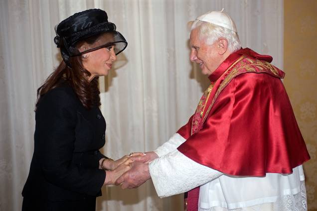 A presidente da Argentina, Cristina Kirchner, durante audiência com o Papa Bento XVI, no Vaticano - 28/11/2009 A presidente da Argentina, Cristina Kirchner, durante audiência com o Papa Bento XVI, no Vaticano - 28/11/2009