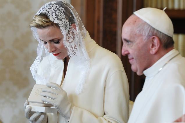Princesa Charlene de Mônaco, durante audiência com o Papa Francisco, no Vaticano - 18/01/2016 Princesa Charlene de Mônaco, durante audiência com o Papa Francisco, no Vaticano - 18/01/2016
