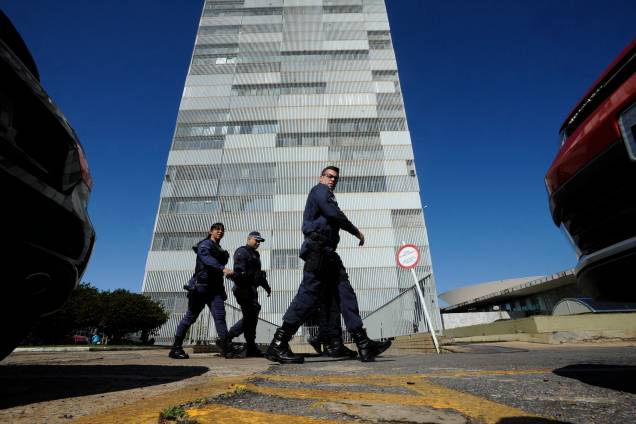 Em virtude de possíveis manifestações contrárias às reformas do governo e à delação da JBS, o Congresso Nacional é cercado em Brasília - 18/05/2017 Em virtude de possíveis manifestações contrárias às reformas do governo e à delação da JBS, o Congresso Nacional é cercado em Brasília - 18/05/2017