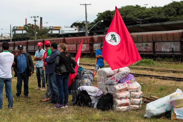Integrantes do MST chegam em Curitiba em demonstração de apoio ao ex-presidente Lula que tem depoimento previsto ao juiz Sergio Moro na Justiça Federal - 09/05/2017 Integrantes do MST chegam em Curitiba em demonstração de apoio ao ex-presidente Lula que tem depoimento previsto ao juiz Sergio Moro na Justiça Federal - 09/05/2017