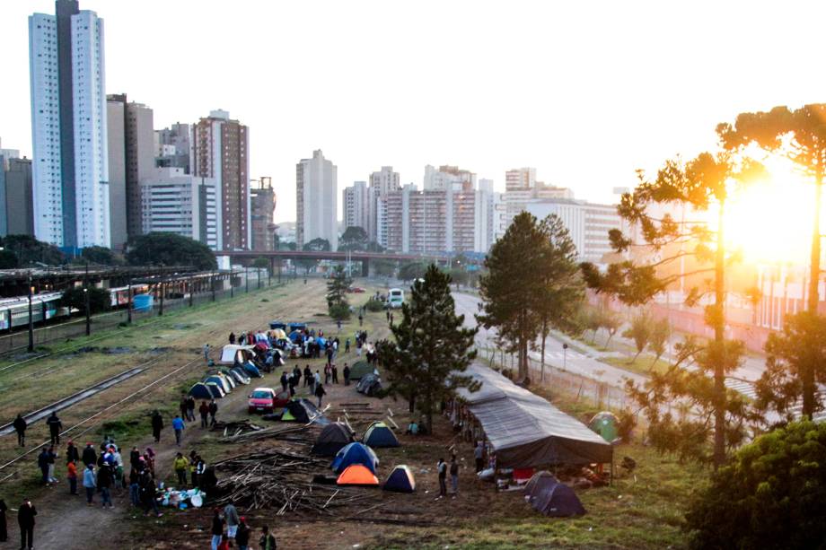 Integrantes do MST chegam em Curitiba em demonstração de apoio ao ex-presidente Lula que tem depoimento previsto ao juiz Sergio Moro na Justiça Federal - 09/05/2017