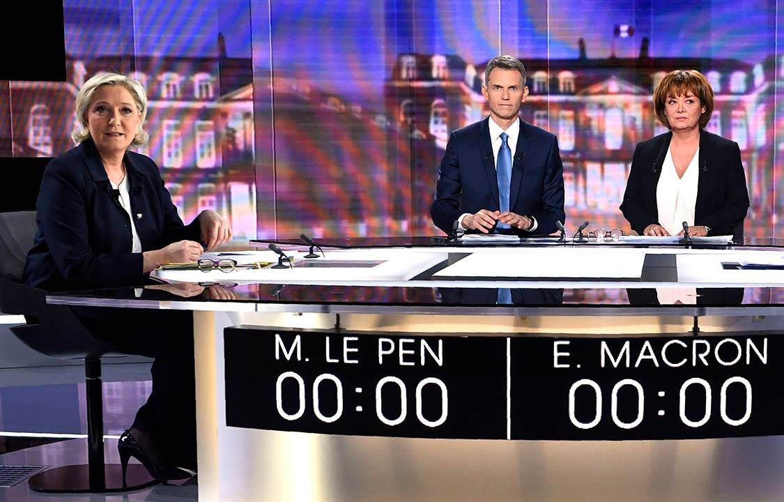 Candidatos à presidência da França, Marine Le Pen e Emmanuel Macron, se enfrentam em debate presidencial antes do segundo turno das eleições, em Paris