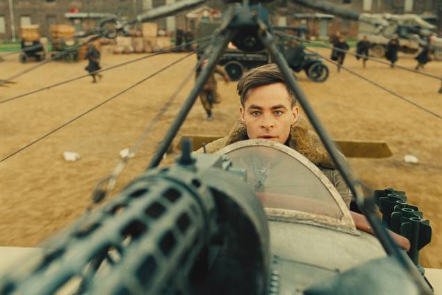 Chris Pine em Cena do filme 'Mulher Maravilha' Chris Pine em Cena do filme 'Mulher Maravilha'