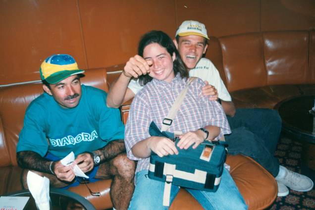 O treinador Larri Passos (à esq.), Diana e Guga naquele torneio de Roland Garros de 1997 O treinador Larri Passos (à esq.), Diana e Guga naquele torneio de Roland Garros de 1997
