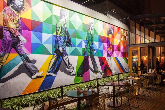 Desenho feito por Eduardo Kobra na facha do bar High Line, na Vila Madalena. Desenho feito por Eduardo Kobra na facha do bar High Line, na Vila Madalena.